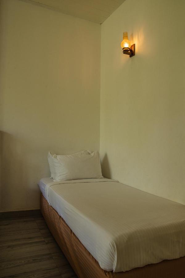 Deltora Villa - Free Drop Off To Galle Fort By Tuktuk Buitenkant foto